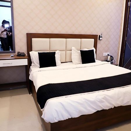 Royal Park Inn Greater Noida Esterno foto