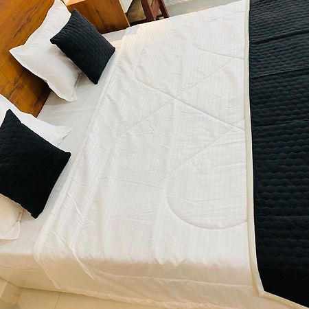 Royal Park Inn Greater Noida Esterno foto
