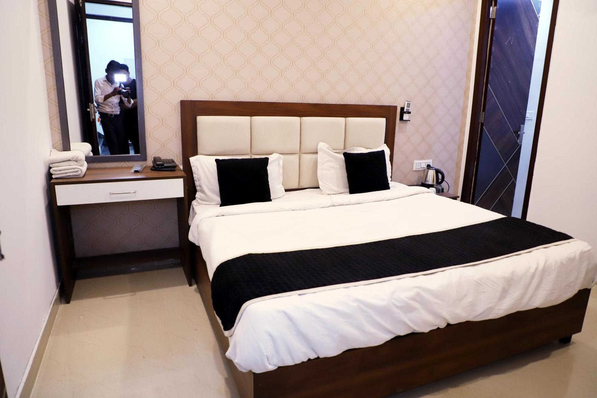 Royal Park Inn Greater Noida Esterno foto