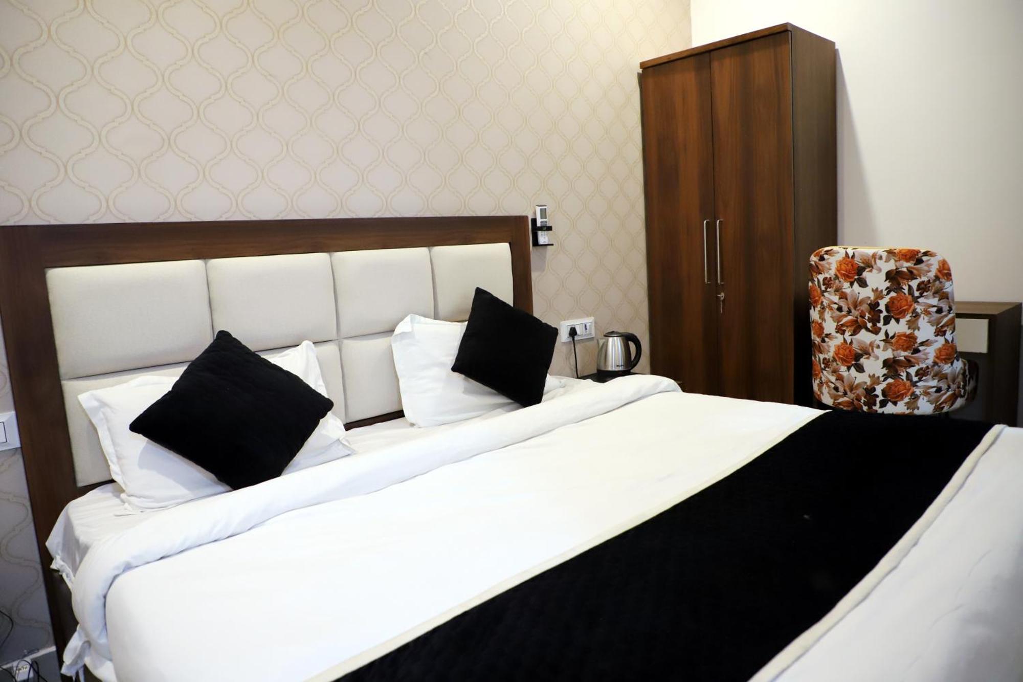 Royal Park Inn Greater Noida Esterno foto