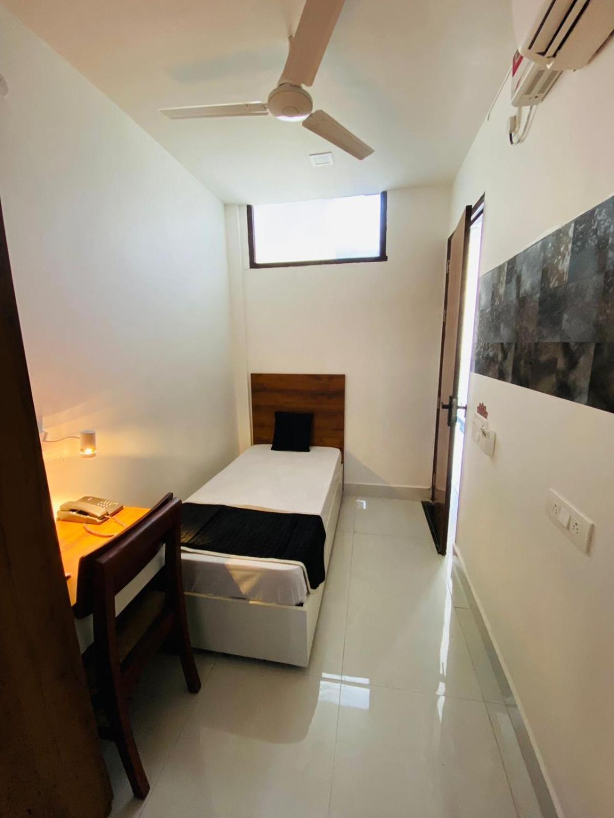 Royal Park Inn Greater Noida Esterno foto