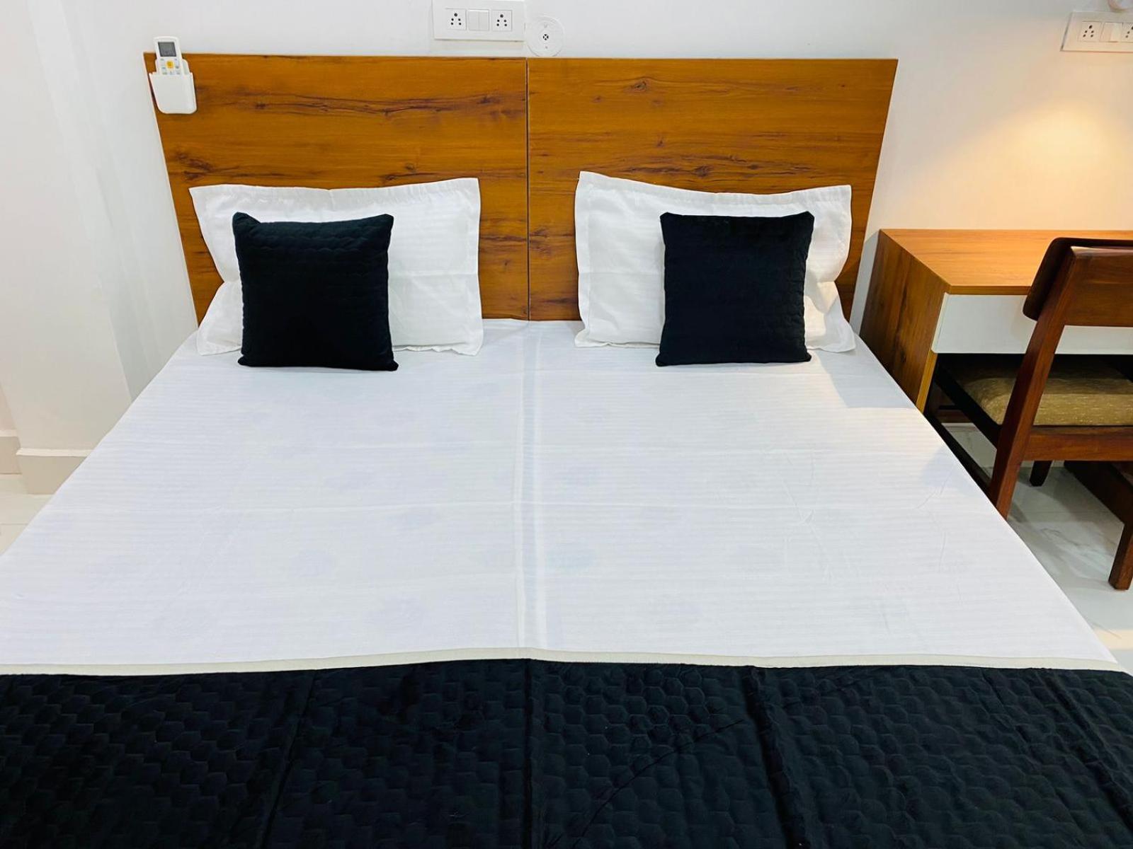 Royal Park Inn Greater Noida Esterno foto