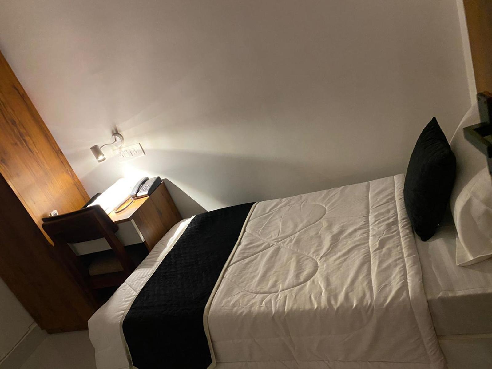 Royal Park Inn Greater Noida Esterno foto