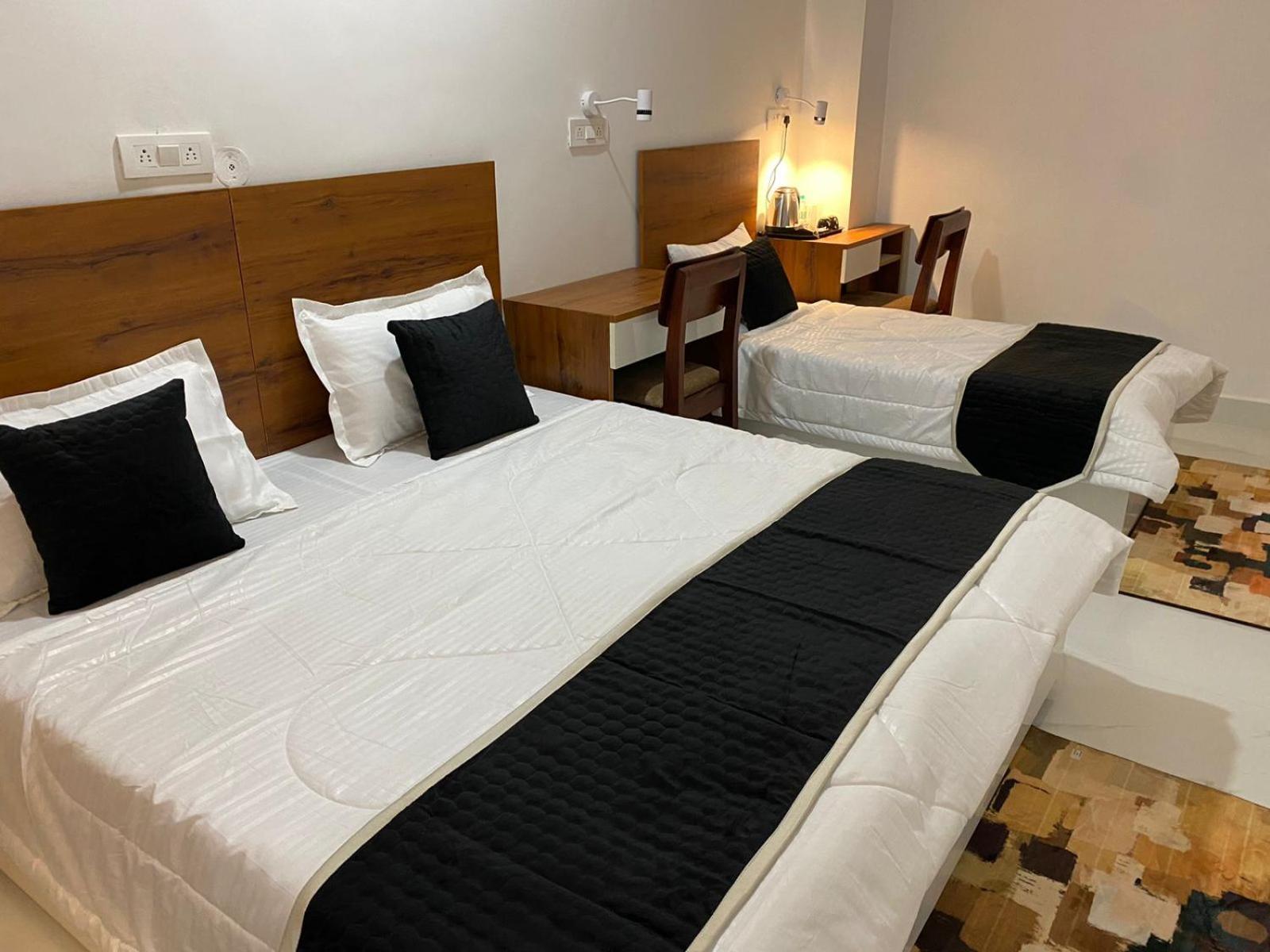 Royal Park Inn Greater Noida Esterno foto